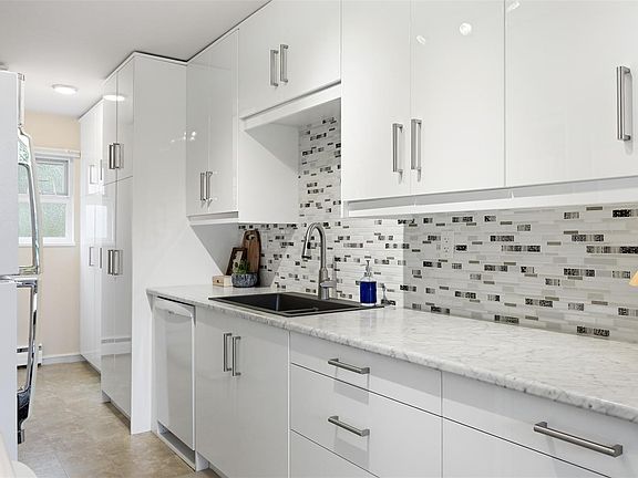 3rd image of 3596 Tillicum Rd