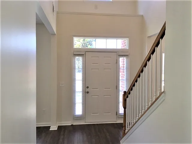 1425 Gemstone Blvd — Photo 2
