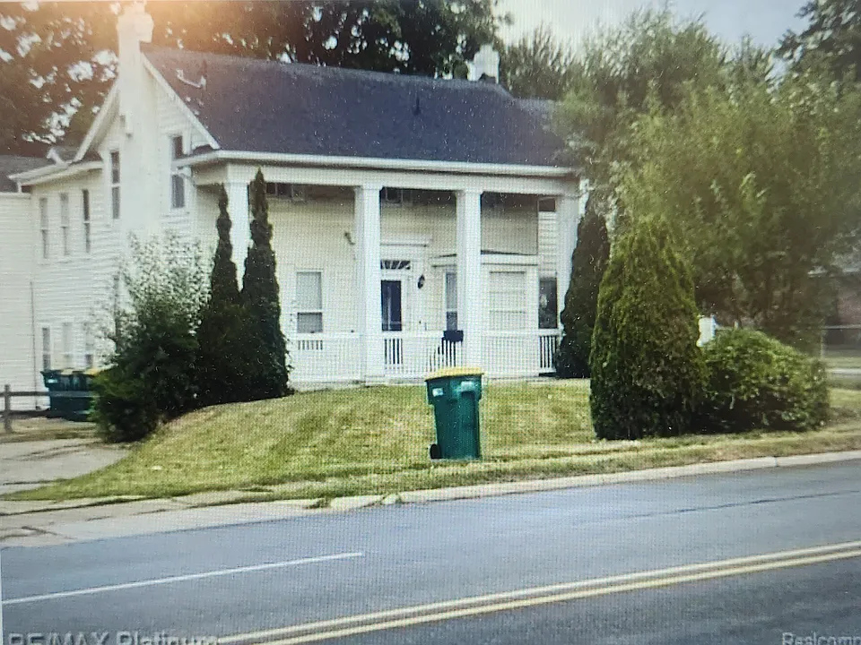 12205 N Saginaw St