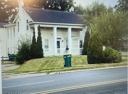 12205 N Saginaw St Photo 1