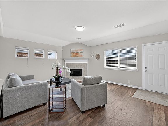 4th image of 2110 Danibelle Dr