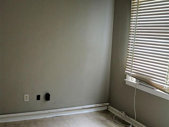 5th image of 227 Willow St