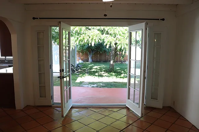 244 S Parkwood Ave — Photo 10