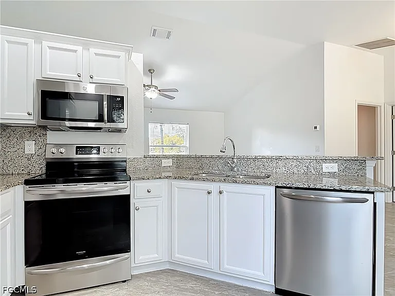 18522 Robinson Ave — Photo 12