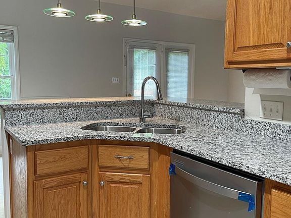 5th image of 512 Berkshire Dr