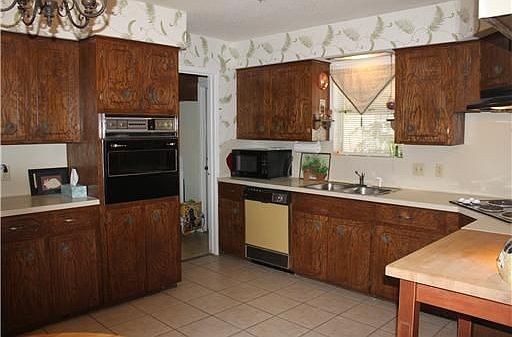 4th image of 5321 Carriage Ln
