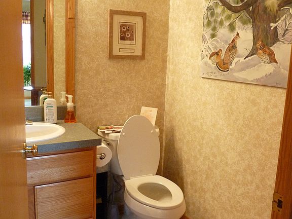 4th image of 260 Interlaken Ct