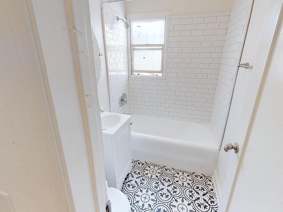 2nd image of 5406 Lexington Ave #501A