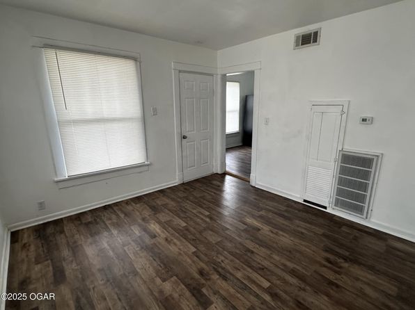 1930 S Porter Ave, Joplin, MO 64804