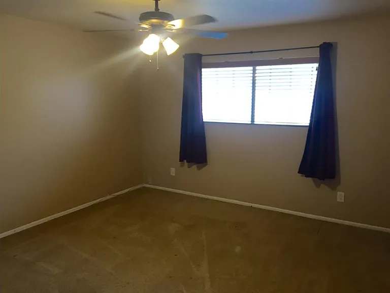 909 E Lodge Dr — Photo 7