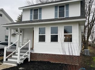 704 N Main St, Walbridge, OH 43465