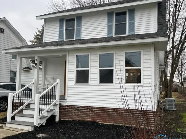 704 N Main St, Walbridge, OH 43465