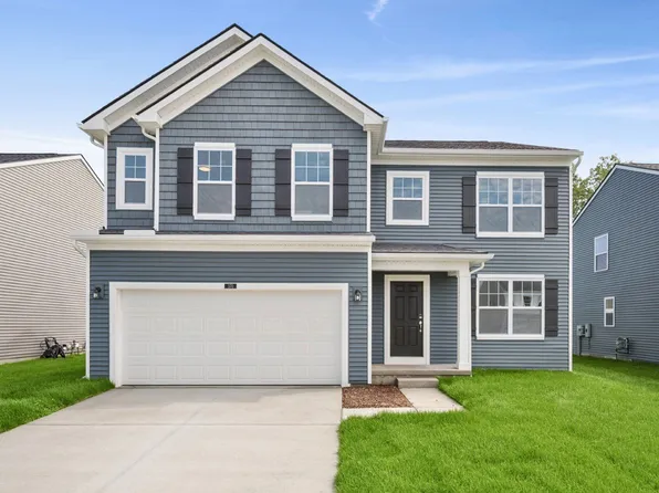 370 Edge Brook Dr, Holly, MI 48442