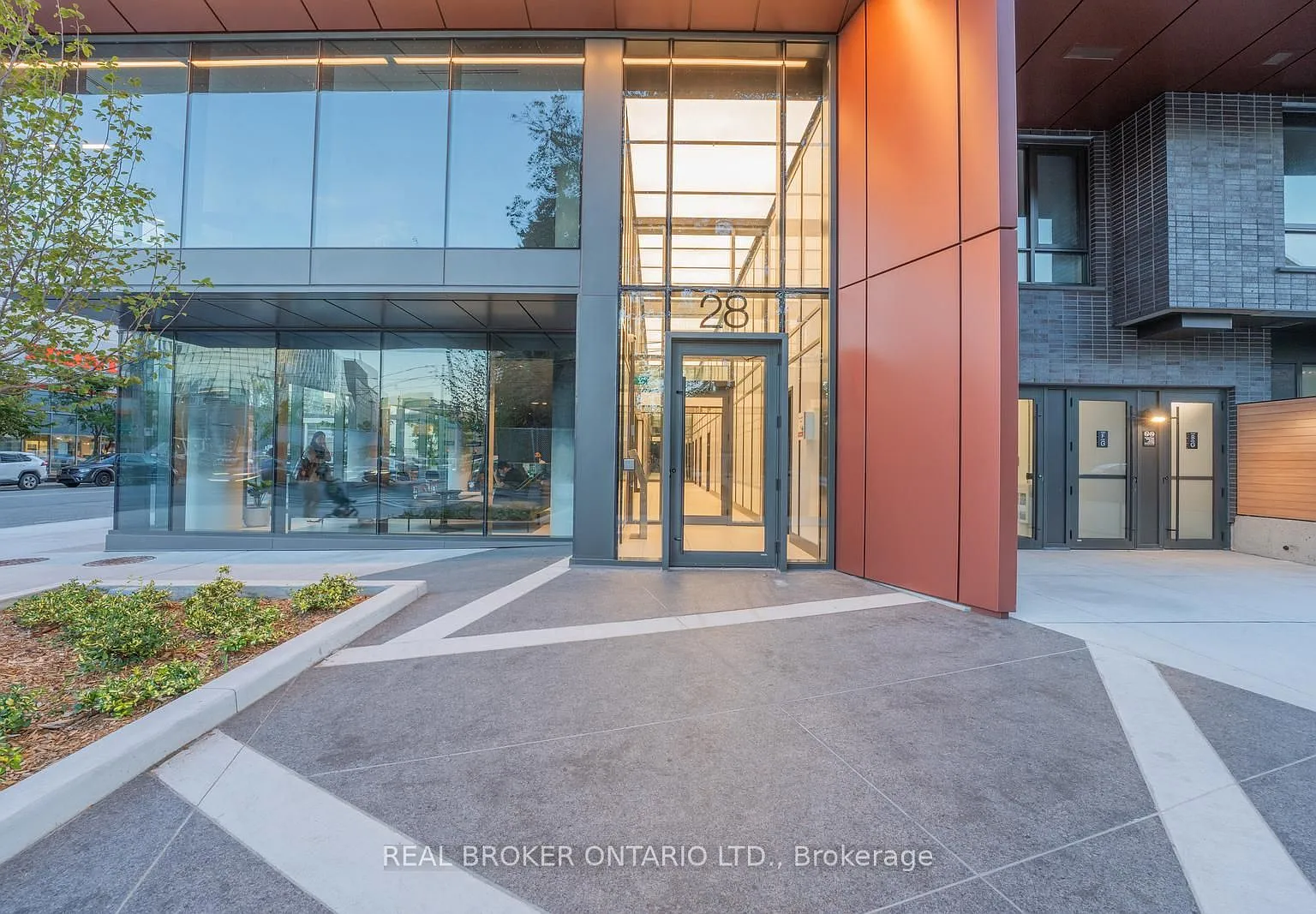 28 Eastern Condos — Photo 2