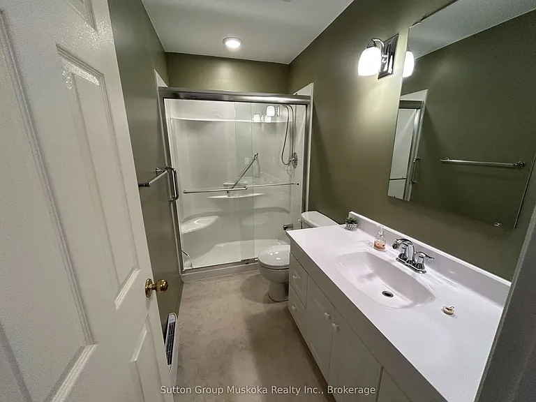 44 King William St #3 — Photo 12
