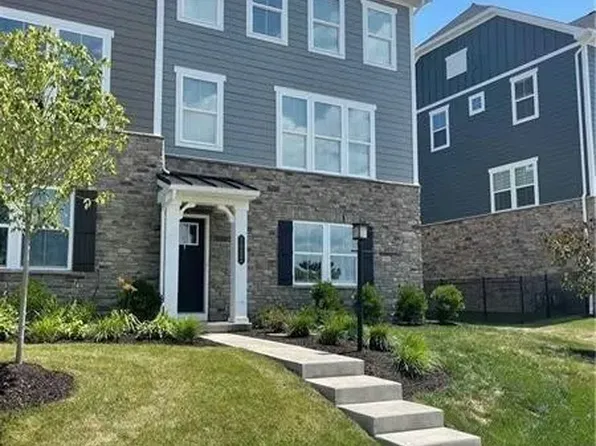 1052 Adair Ave, Valencia, PA 16059