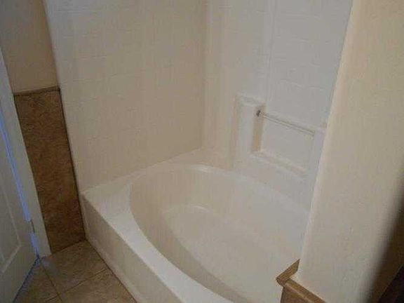 Master bath tub/shower