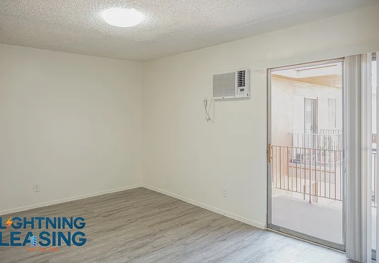 915 N Wilton Pl #304 — Photo 2