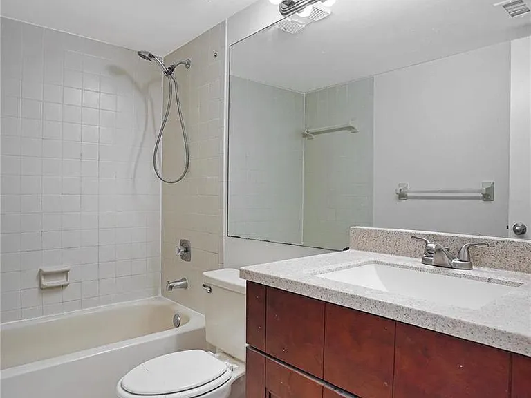 109 Lake Emerald Dr #110 — Photo 23