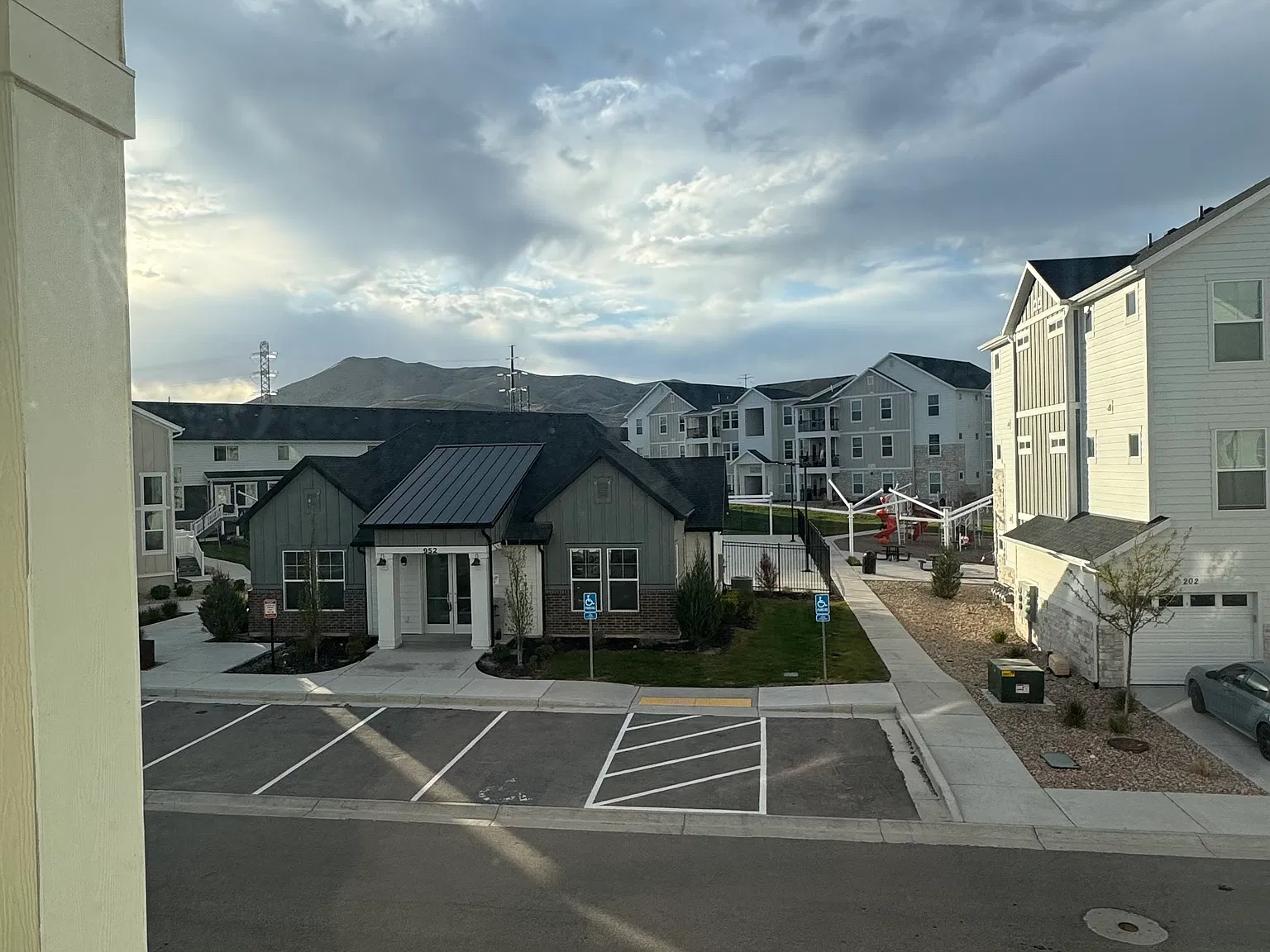 3 bed, 1272 sqft, $1,850 — Photo 3