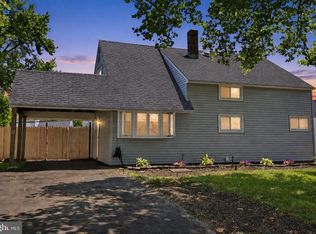 12 Hickory Ln, Levittown, PA 19055