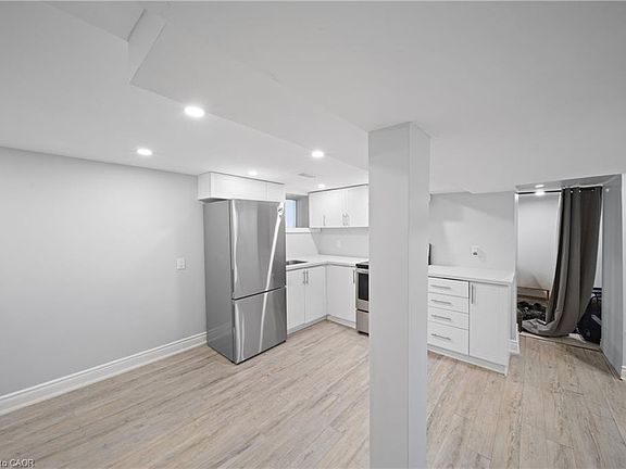 5th image of 305 Weir St N
