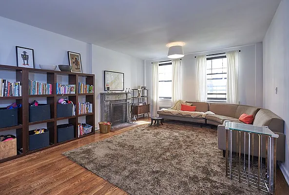 Sold by Triplemint | media 1