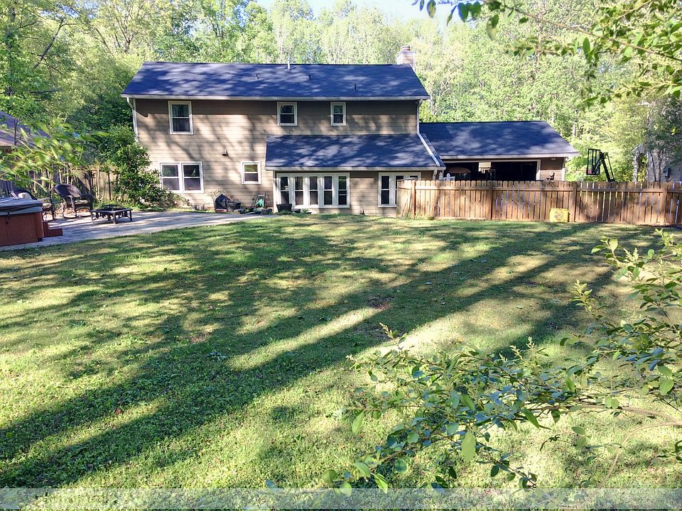 2nd image of 304 Larkspur Turn