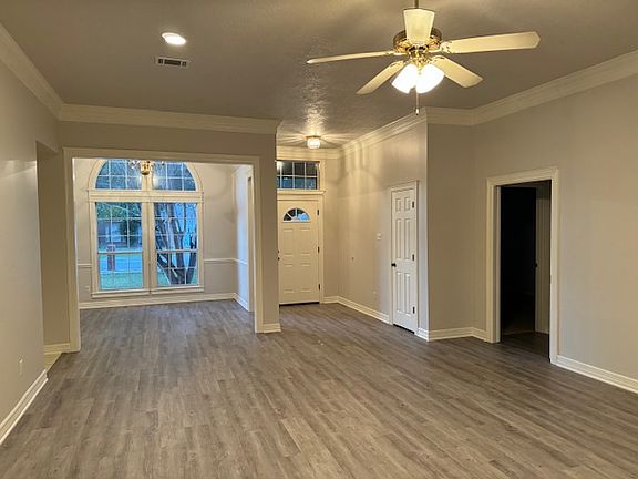 5th image of 606 Hasselt St