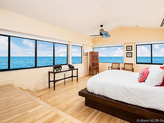4th image of 2000 S Bayshore Dr APT 39