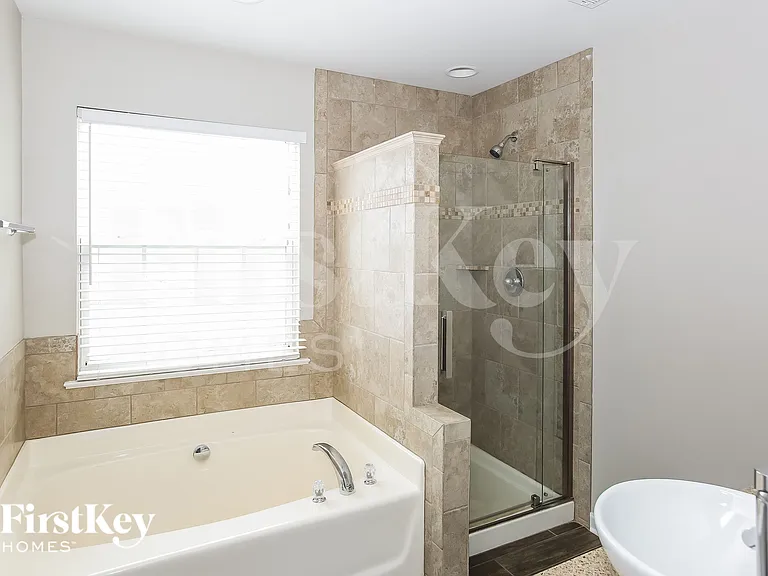 1041 Canopy Dr — Photo 10