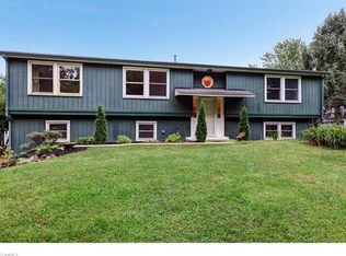 16365 Auburn Rd, Chagrin Falls, OH 44023