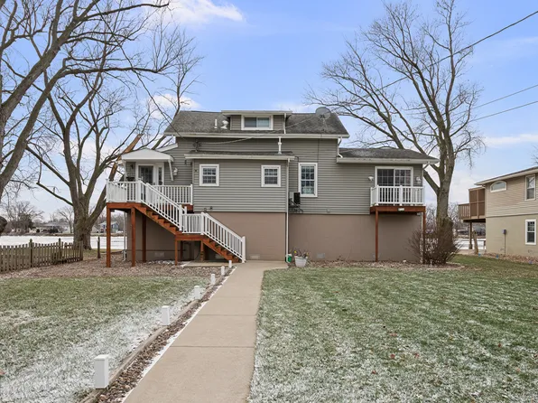 3640 N Shore Dr, Moline, IL 61265