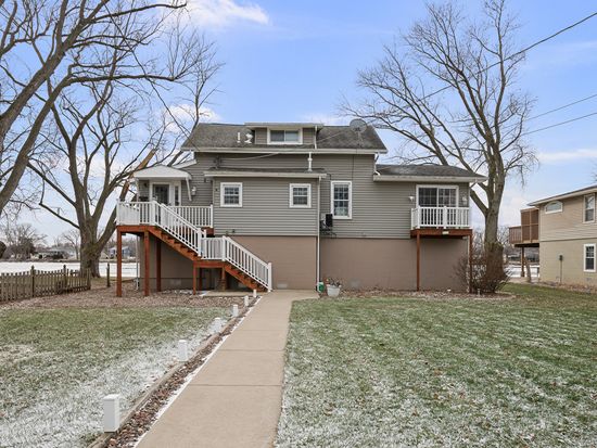 3640 N Shore Dr, Moline, IL 61265