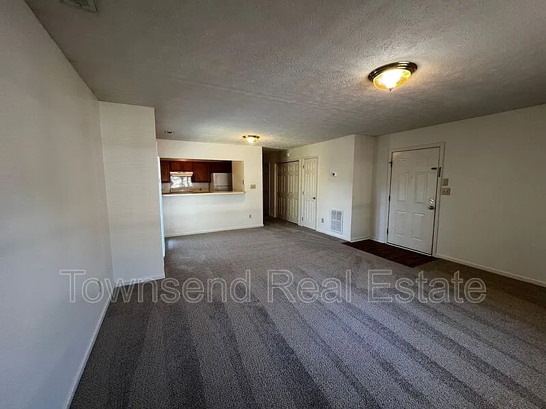 1031-3 Ancestry Dr — Photo 2