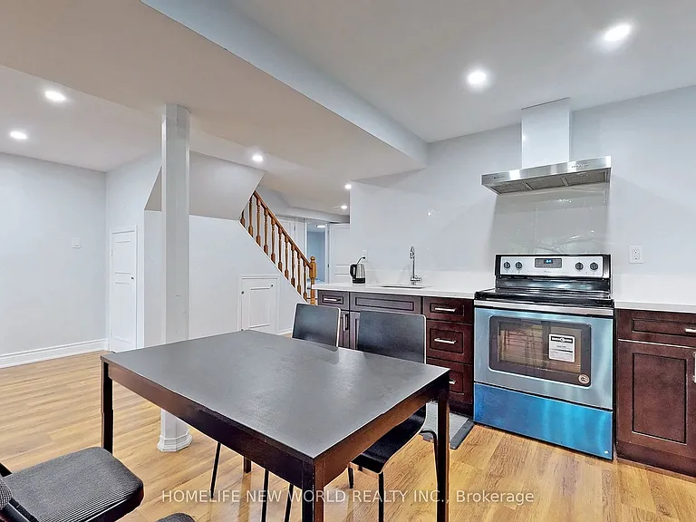 3954 Selkirk Pl #WALKOUT BASEMENT — Photo 6