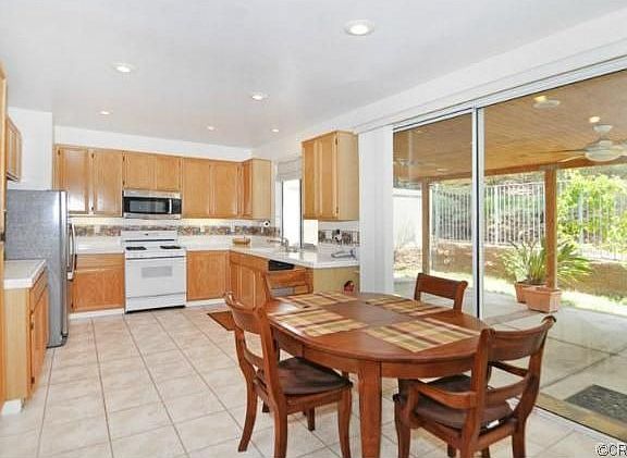 5th image of 405 N Wheatgrass Dr