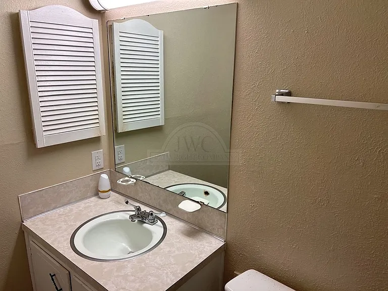 1013 Kathey Dr — Photo 16