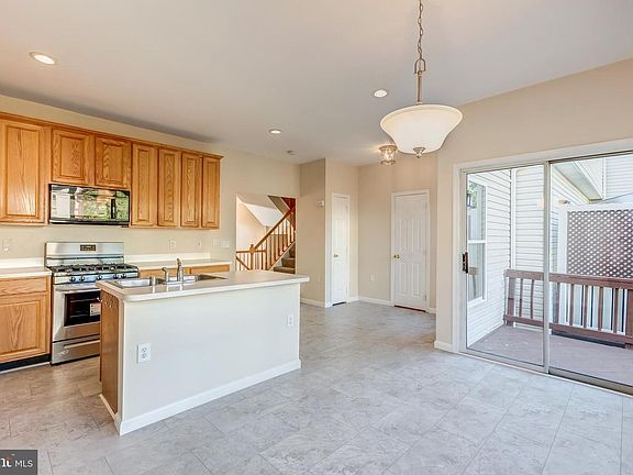 4th image of 20868 Derrydale Sq