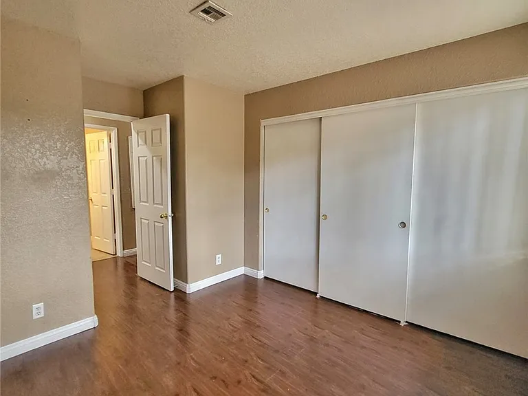 5044 S Rainbow Blvd #206 — Photo 6