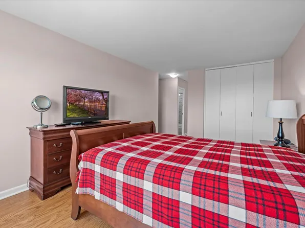 555 Kappock Street image 12 of 20