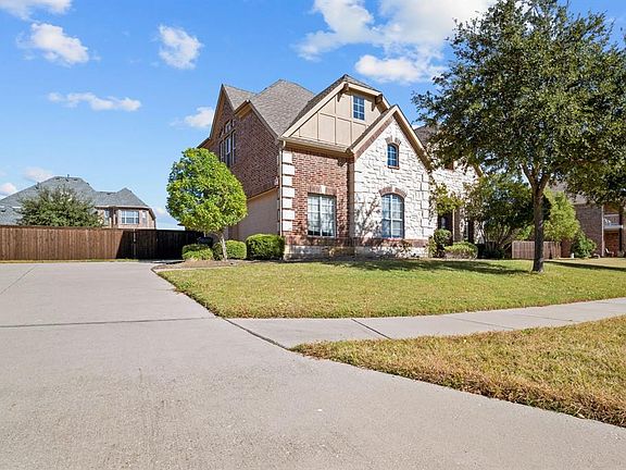3rd image of 634 Winterberry Ln