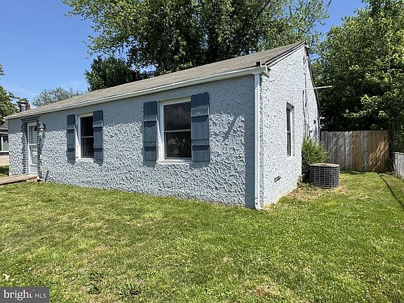 2nd image of 422 Howell Dr