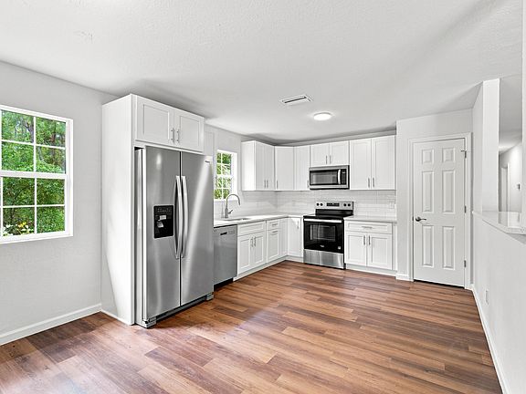 3rd image of 820 Abbott Ave
