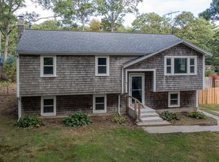 19 Dollins Rd, Pocasset, MA 02559