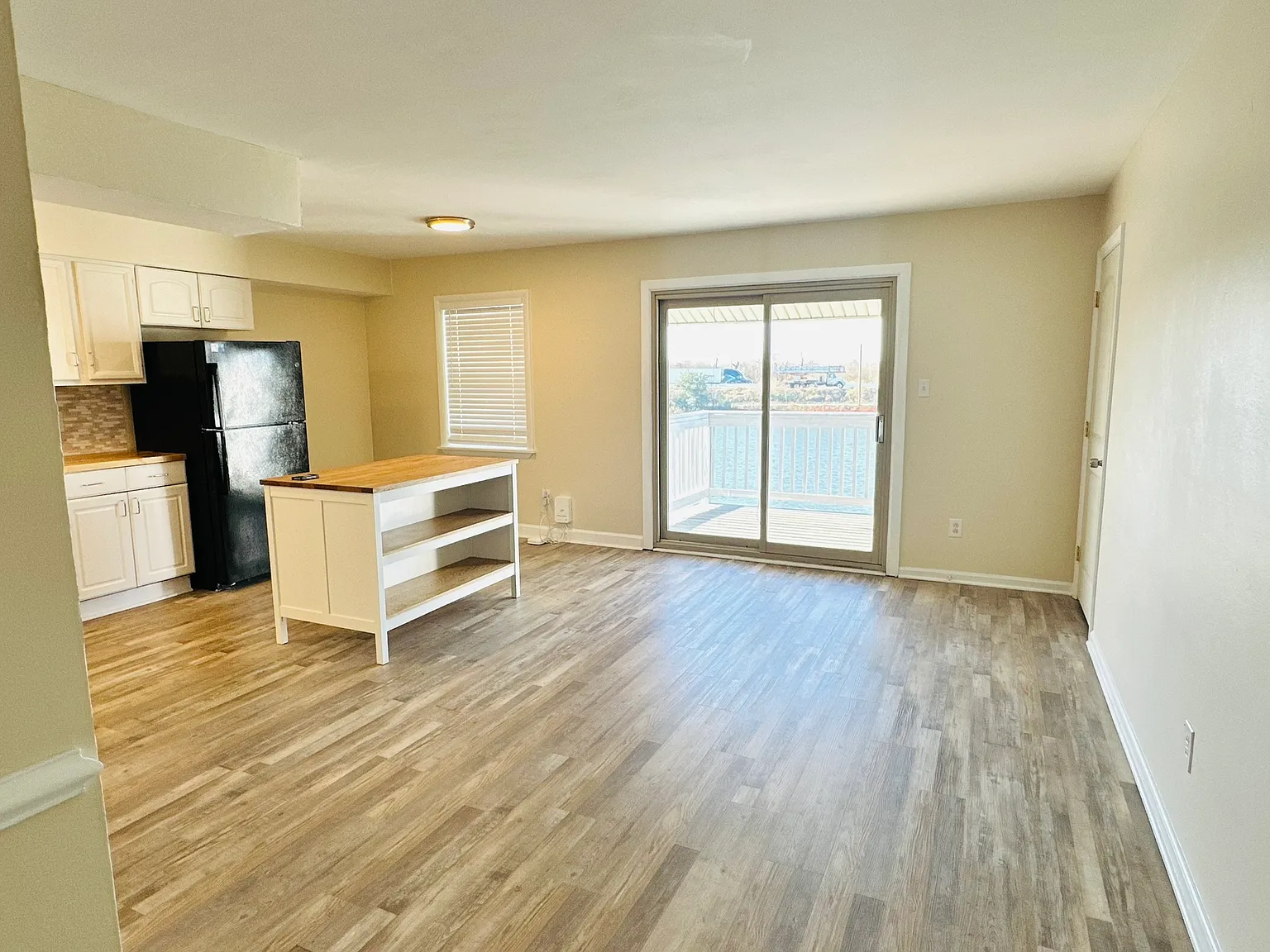 2 bed, 900 sqft, $1,750 — Photo 3