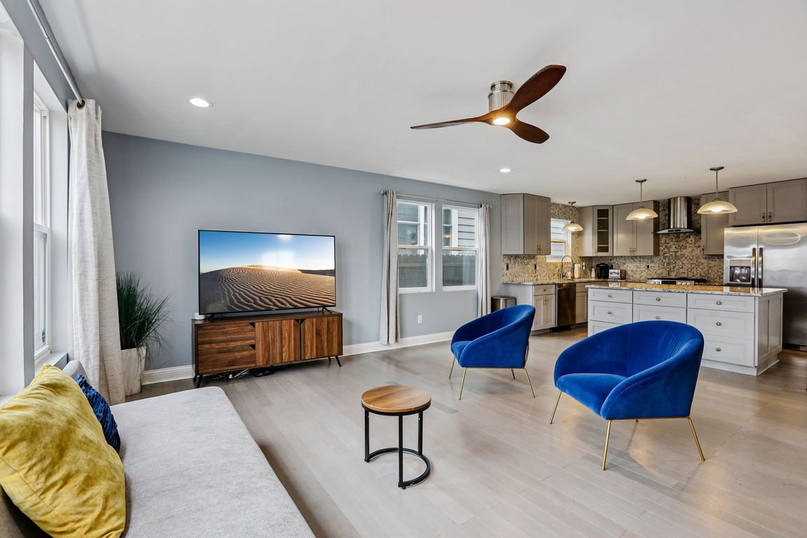 next background image