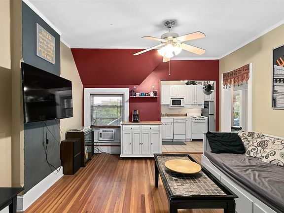 4th image of 726 E 16th Ave
