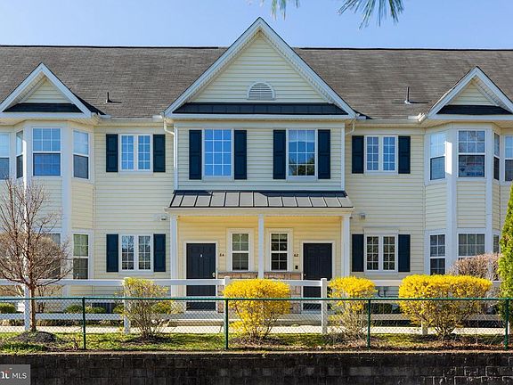 2nd image of 62 Pelican Pl #62
