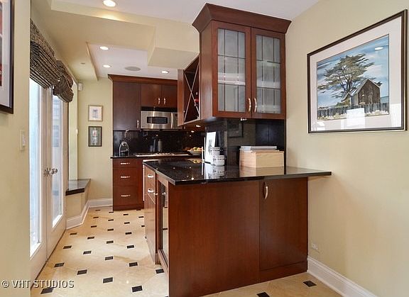 5th image of 1366 N Dearborn Pkwy #7C